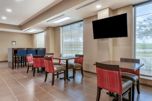 Comfort Suites Daytona Beach - Speedway - image 25