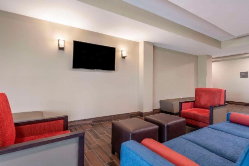 Comfort Suites Daytona Beach - Speedway - image 5