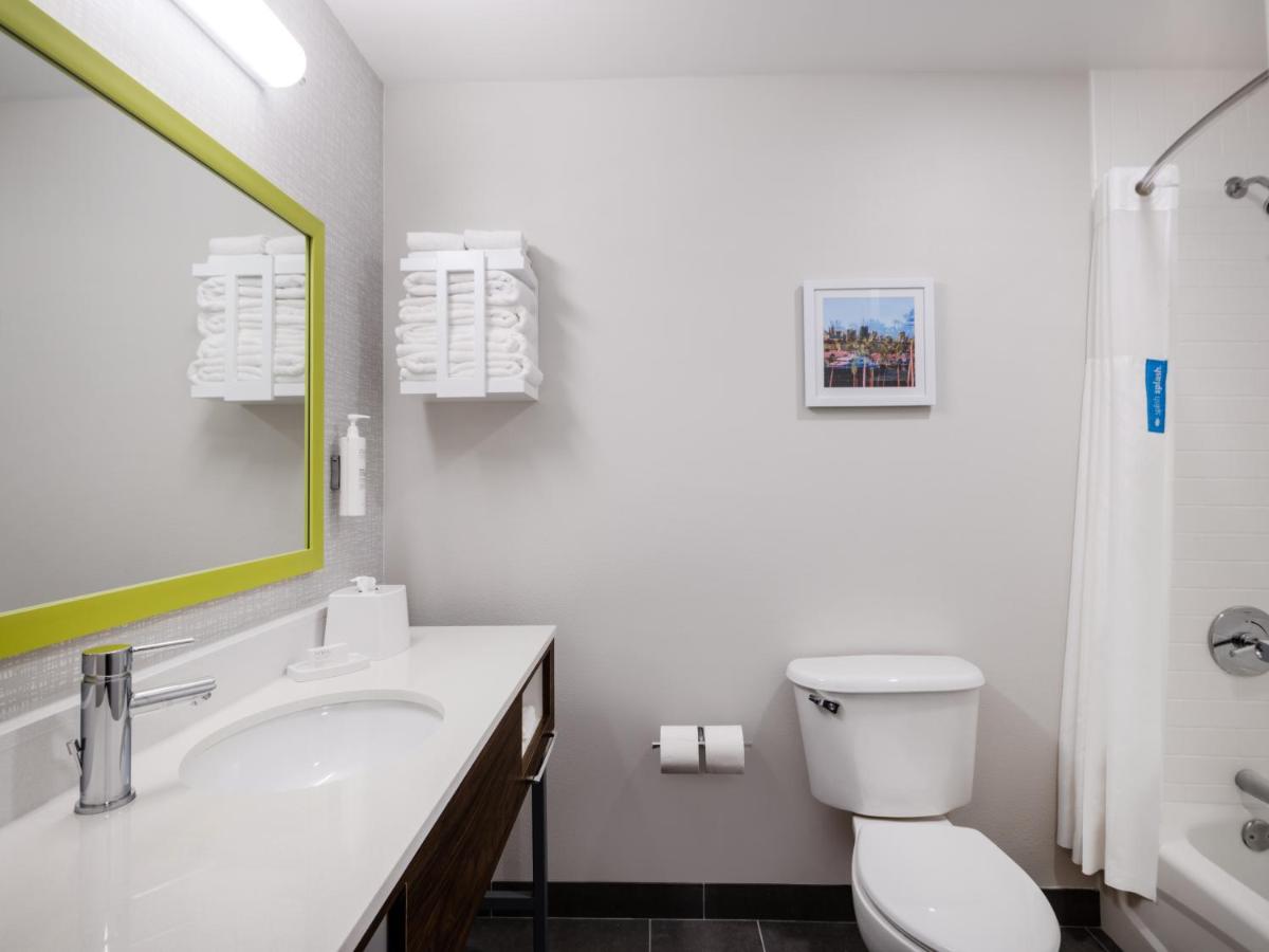 Hampton Inn Deerfield Beach - image 5
