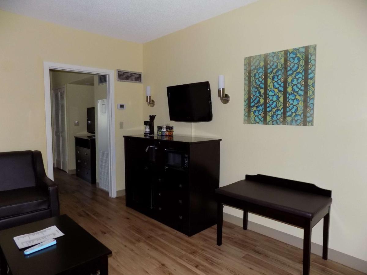 Best Western Plus Deerfield Beach Hotel & Suites - image 3