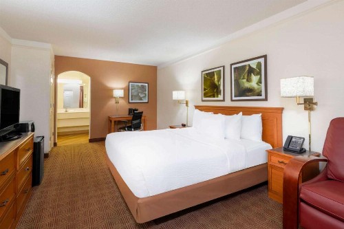 La Quinta Inn by Wyndham Deerfield Beach I-95 at Hillsboro E - image 11