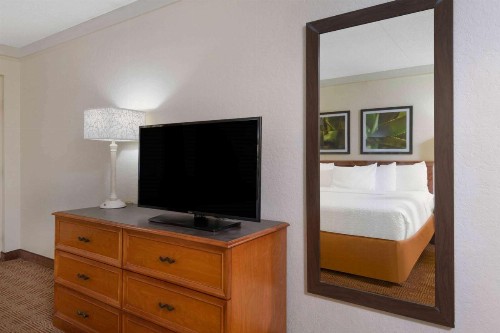 La Quinta Inn by Wyndham Deerfield Beach I-95 at Hillsboro E - image 12