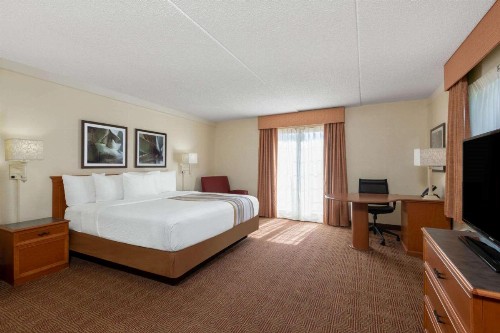 La Quinta Inn by Wyndham Deerfield Beach I-95 at Hillsboro E - image 14