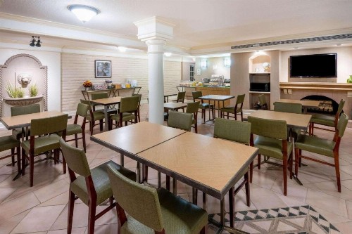 La Quinta Inn by Wyndham Deerfield Beach I-95 at Hillsboro E - image 15