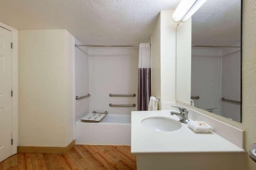 La Quinta Inn by Wyndham Deerfield Beach I-95 at Hillsboro E - image 23