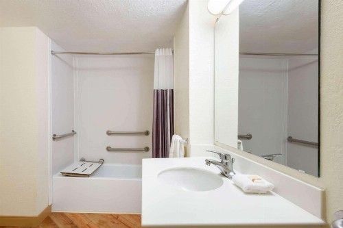 La Quinta Inn by Wyndham Deerfield Beach I-95 at Hillsboro E - image 5