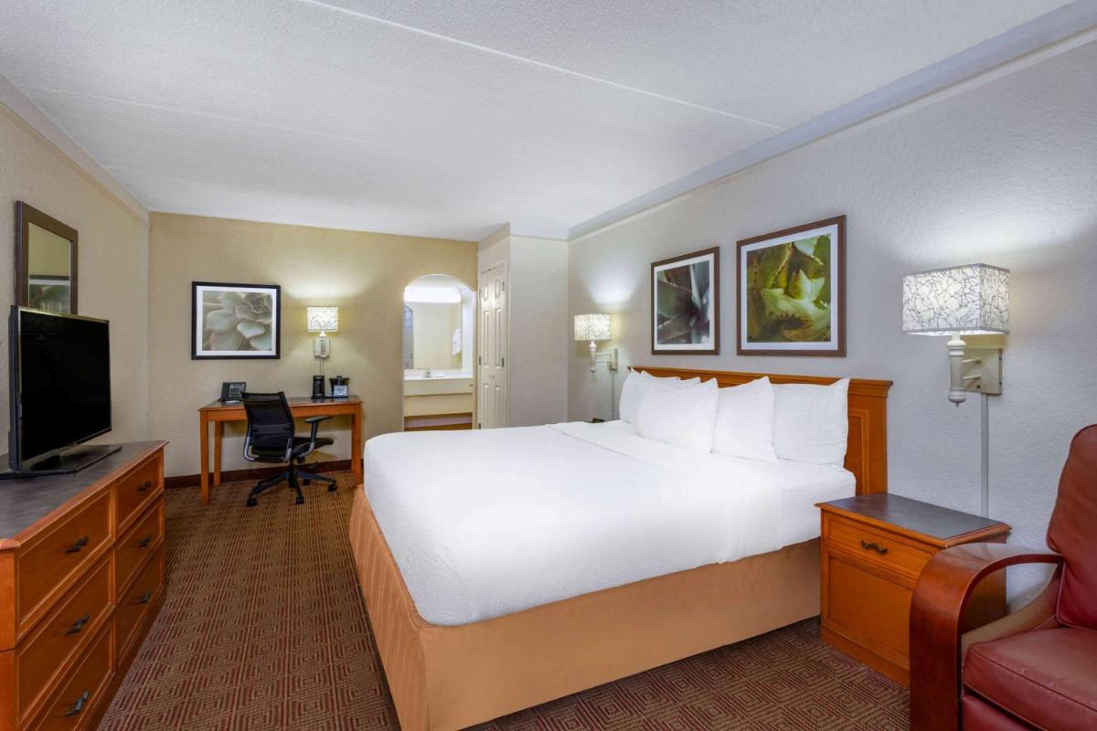 La Quinta Inn by Wyndham Deerfield Beach I-95 at Hillsboro E - image 6