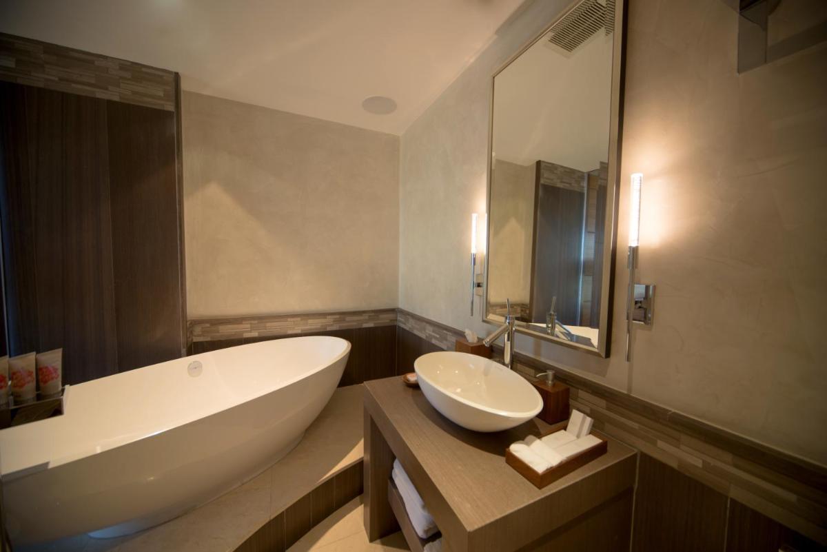 Royal Blues Hotel - image 7
