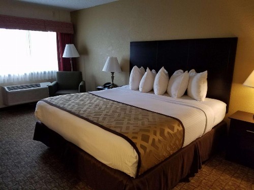 Best Western Crossroads Inn - image 4