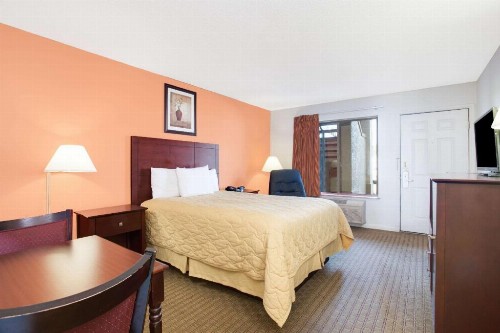 Super 8 by Wyndham Defuniak Springs - image 11