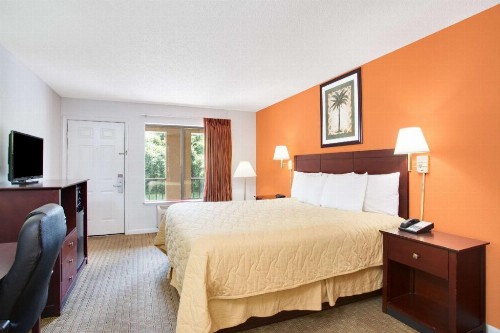 Super 8 by Wyndham Defuniak Springs - image 9