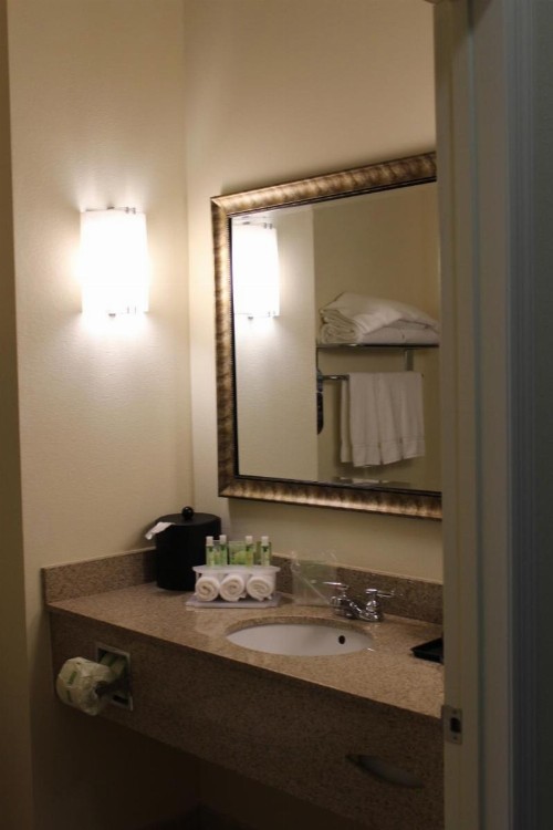 Holiday Inn Express DeFuniak Springs an IHG Hotel - image 21