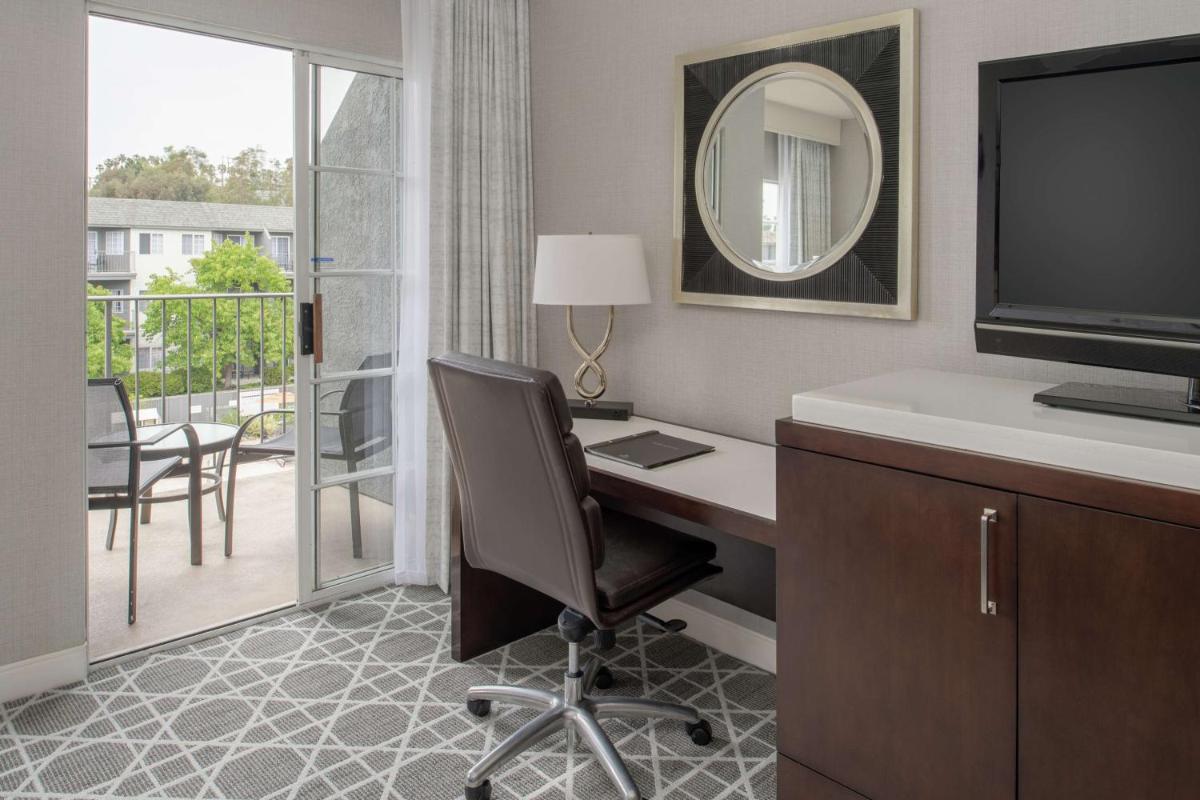 Hilton San Diego/Del Mar - image 2