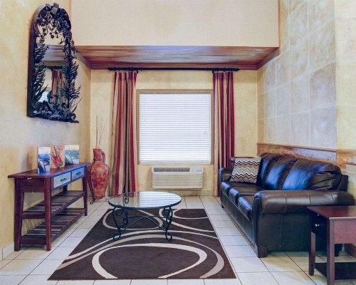 Quality Inn & Suites Airport - image 4