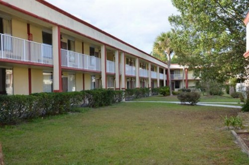 Budget Inn of DeLand - image 11
