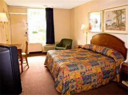 Budget Inn of DeLand - image 12