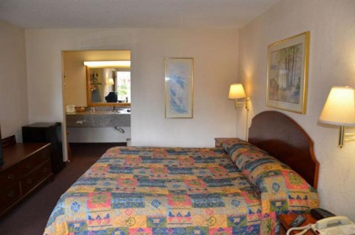 Budget Inn of DeLand - image 6