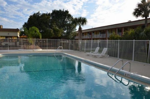 Budget Inn of DeLand - image 9