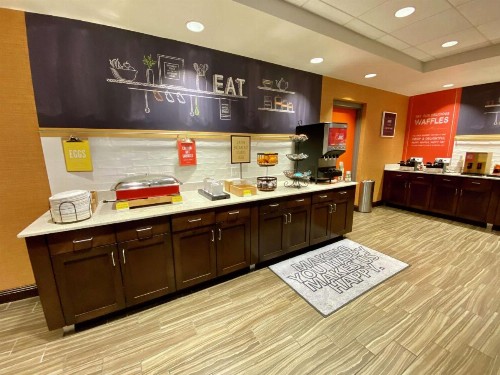 Hampton Inn & Suites - DeLand - image 12