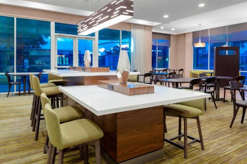 Courtyard by Marriott DeLand Historic Downtown - image 20