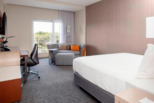 Courtyard by Marriott DeLand Historic Downtown - image 23