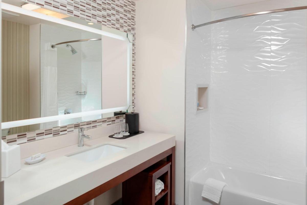 Courtyard by Marriott DeLand Historic Downtown - image 4