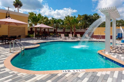 Courtyard by Marriott DeLand Historic Downtown - image 6