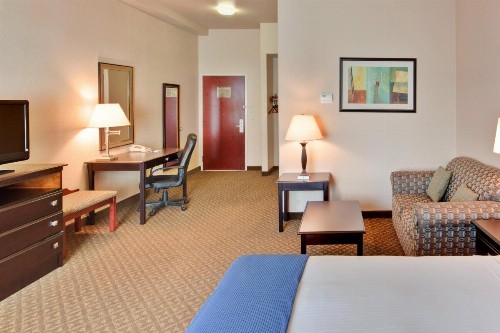 Holiday Inn Express Delano Highway 99 an IHG Hotel - image 15