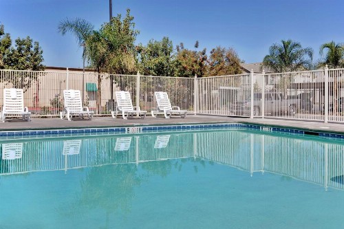 Holiday Inn Express Delano Highway 99 an IHG Hotel - image 17