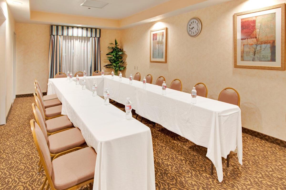 Holiday Inn Express Delano Highway 99 an IHG Hotel - image 4