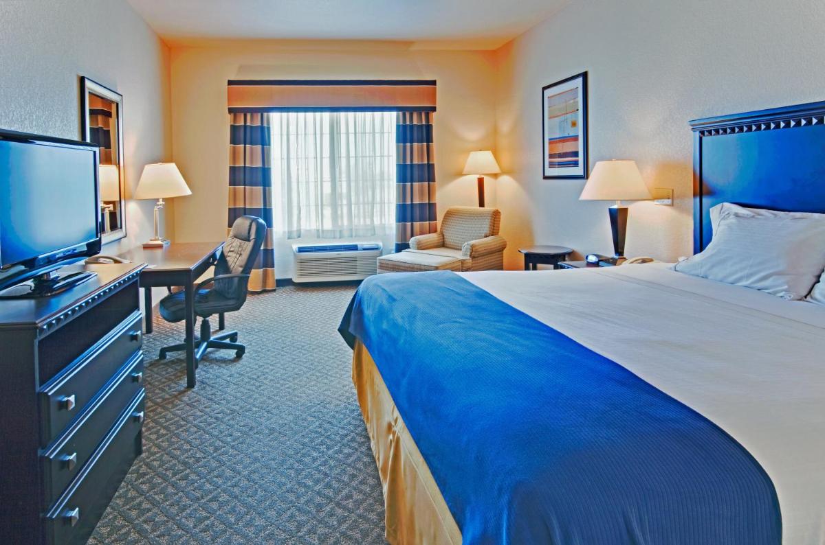 Holiday Inn Express Delano Highway 99 an IHG Hotel - image 5
