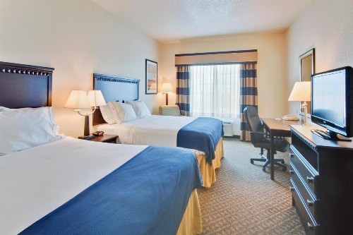 Holiday Inn Express Delano Highway 99 an IHG Hotel - image 7