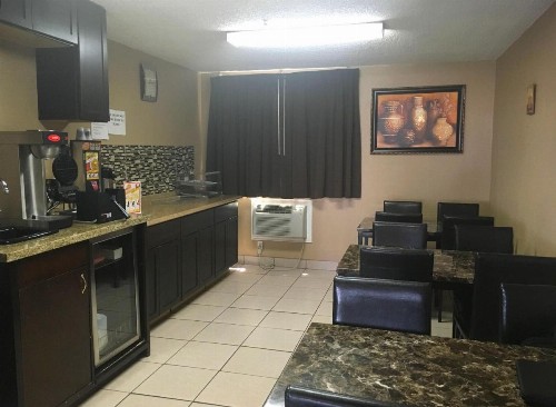 Americas Best Value Inn Delano - image 9