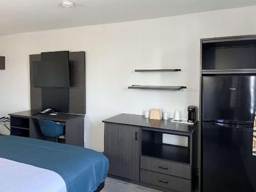 Americas Best Value Inn Delano - image 12