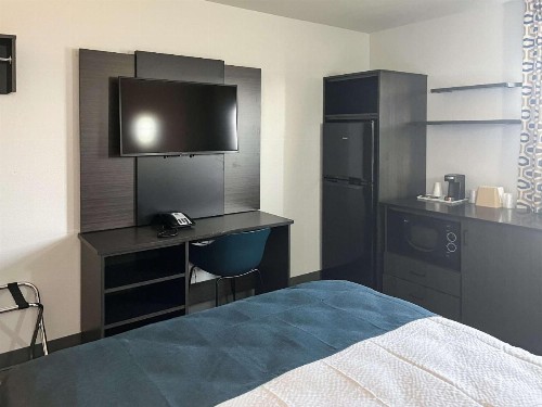 Americas Best Value Inn Delano - image 15