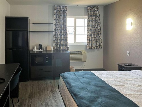 Americas Best Value Inn Delano - image 16