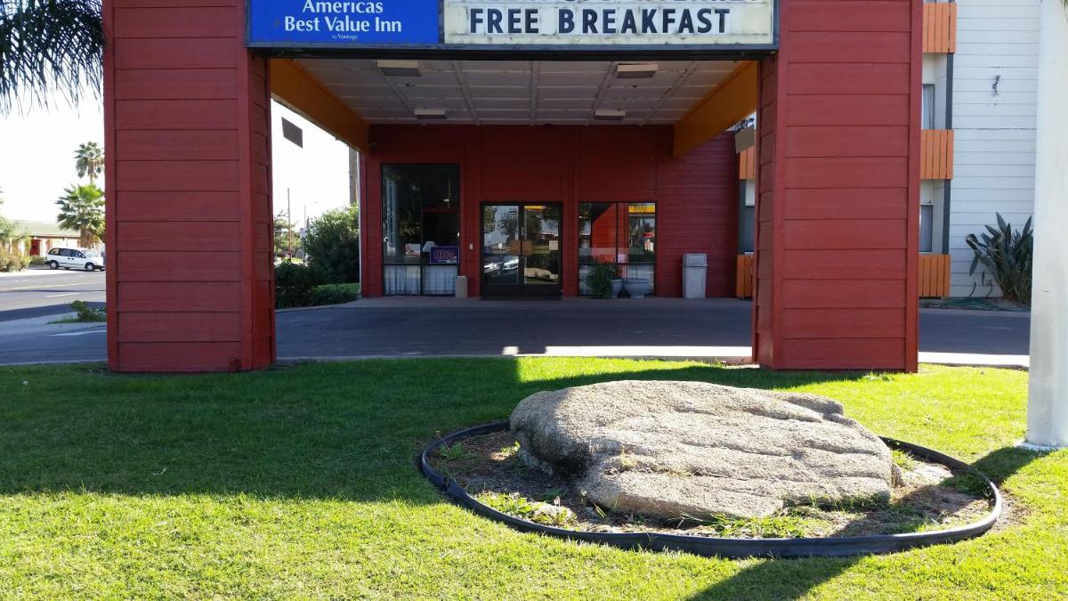 Americas Best Value Inn Delano - image 2