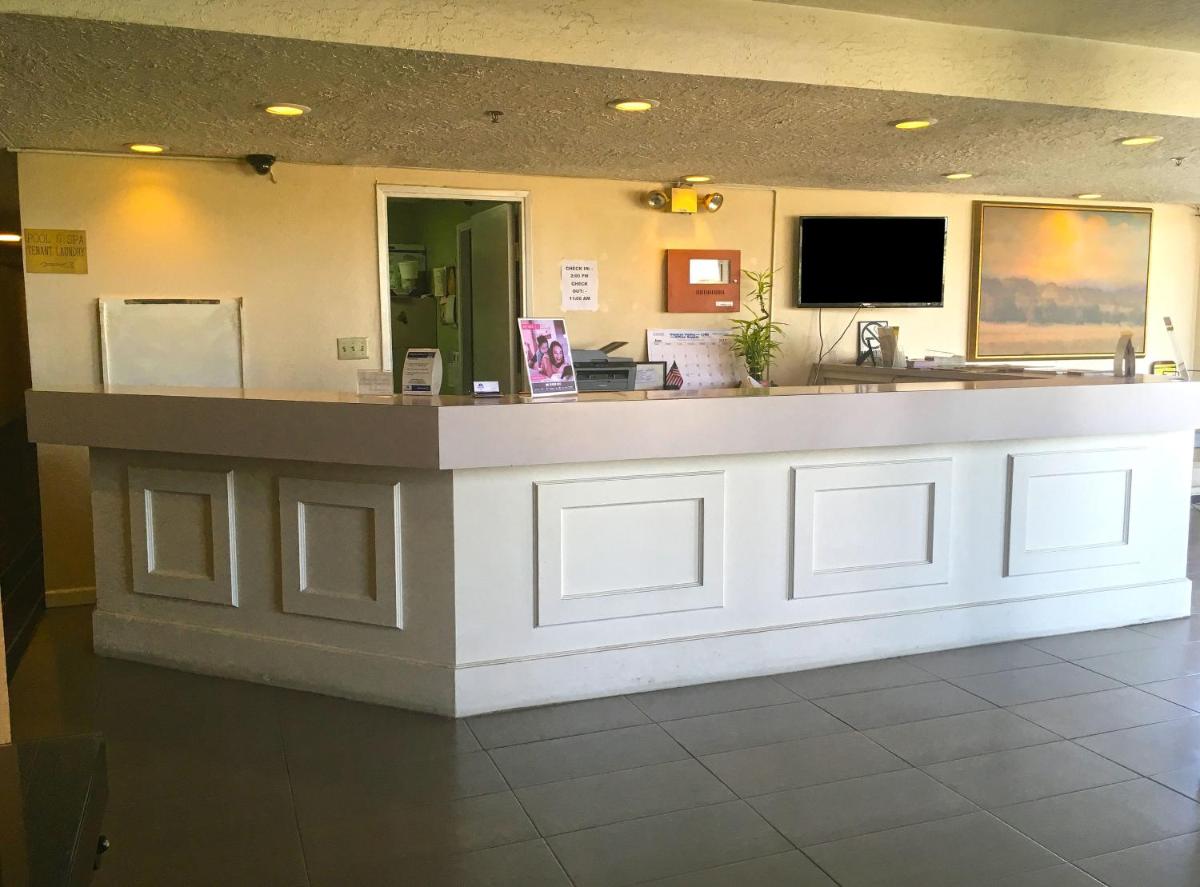 Americas Best Value Inn Delano - image 4