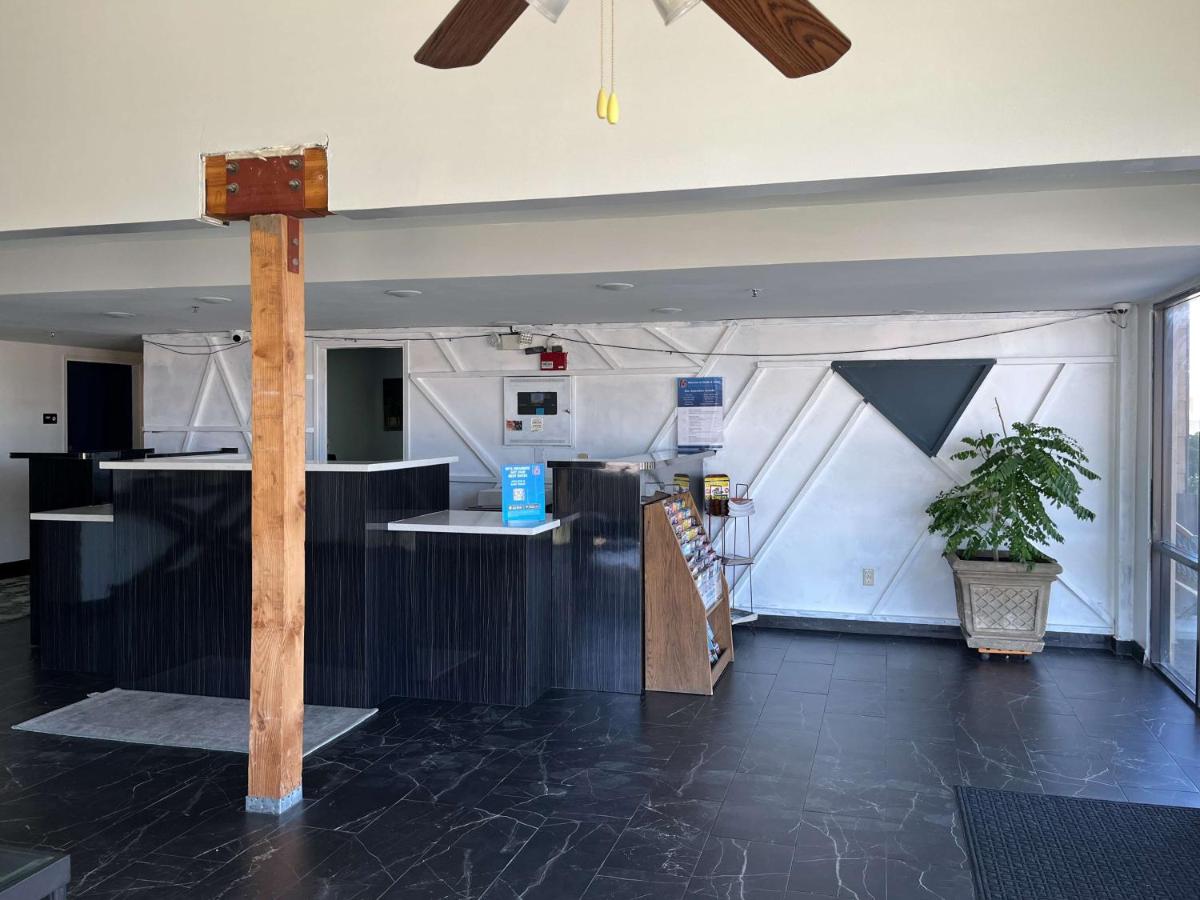 Americas Best Value Inn Delano - image 6