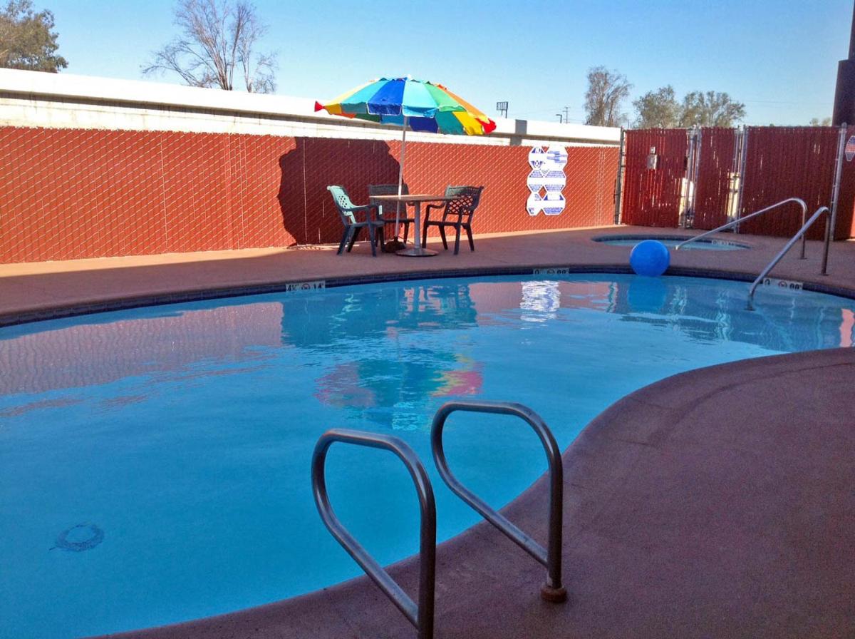 Americas Best Value Inn Delano - image 7