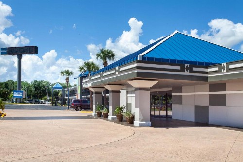 Travelodge by Wyndham Deltona - image 2