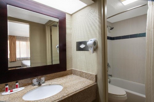 Travelodge by Wyndham Deltona - image 25