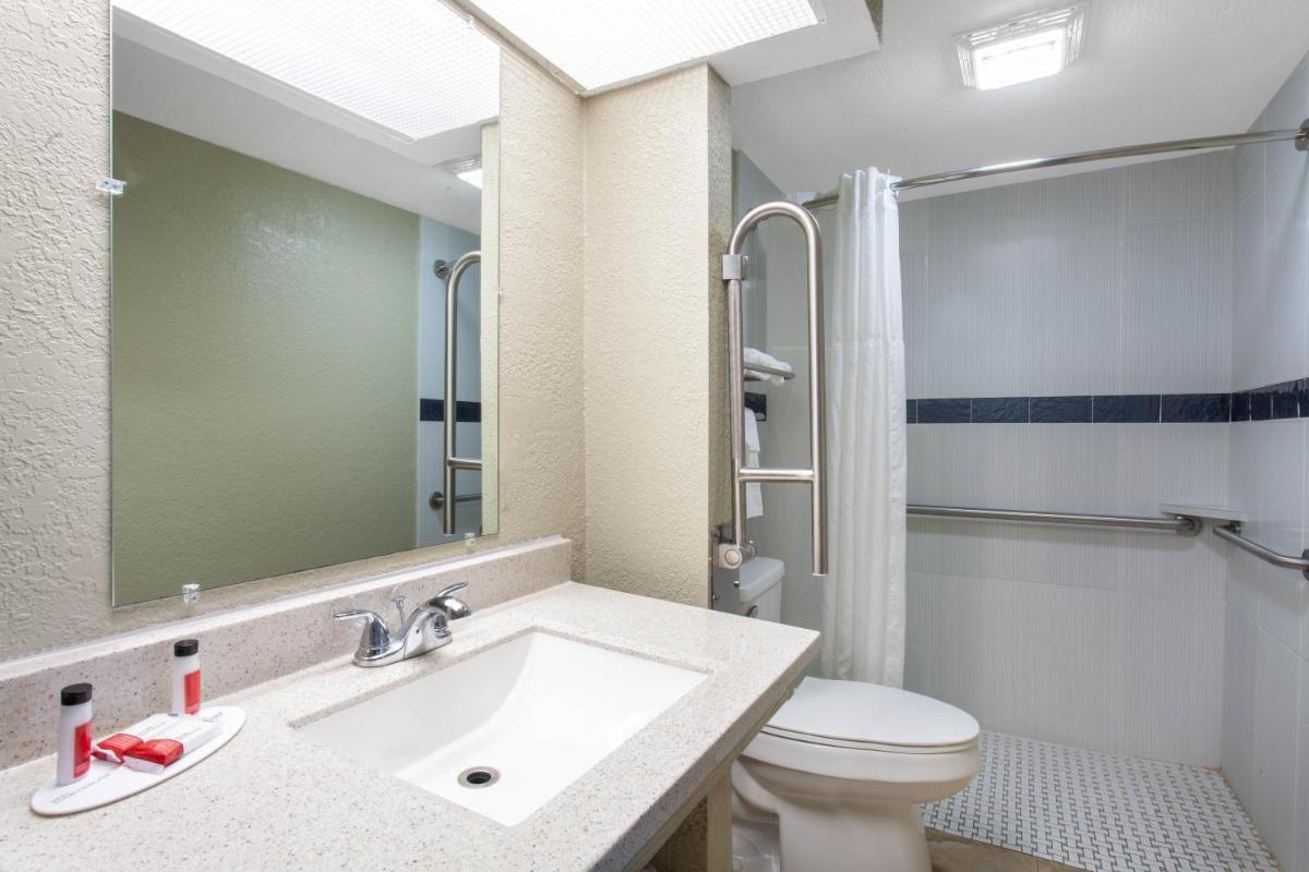 Travelodge by Wyndham Deltona - image 3