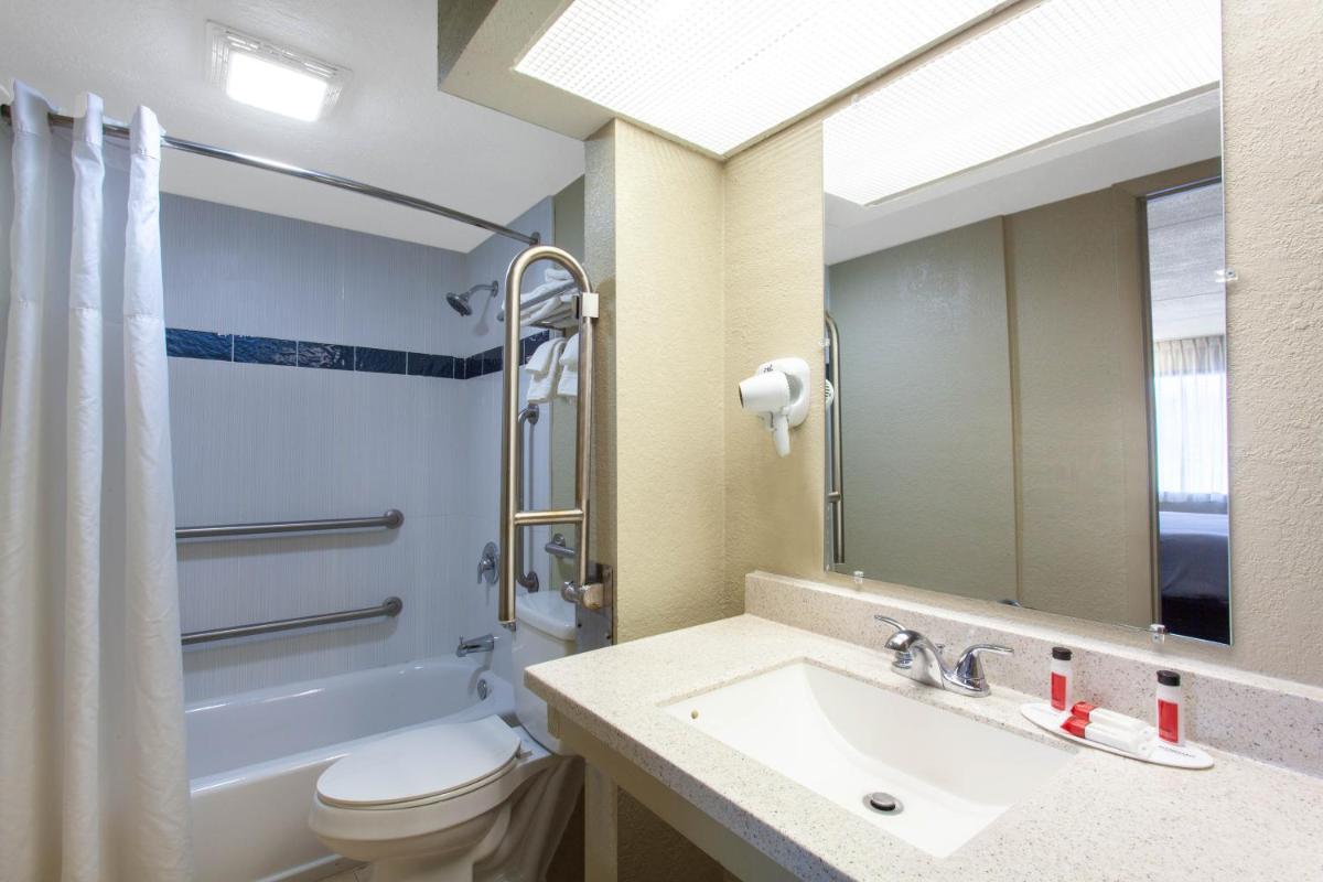 Travelodge by Wyndham Deltona - image 4
