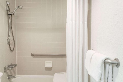 Travelodge by Wyndham Deltona - image 43