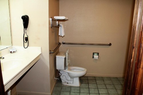 Highland Inn Denham Springs Baton Rouge East - image 10