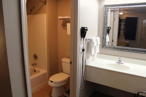 Highland Inn Denham Springs Baton Rouge East - image 24