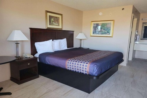 Carom Inn Baton Rouge East - image 17