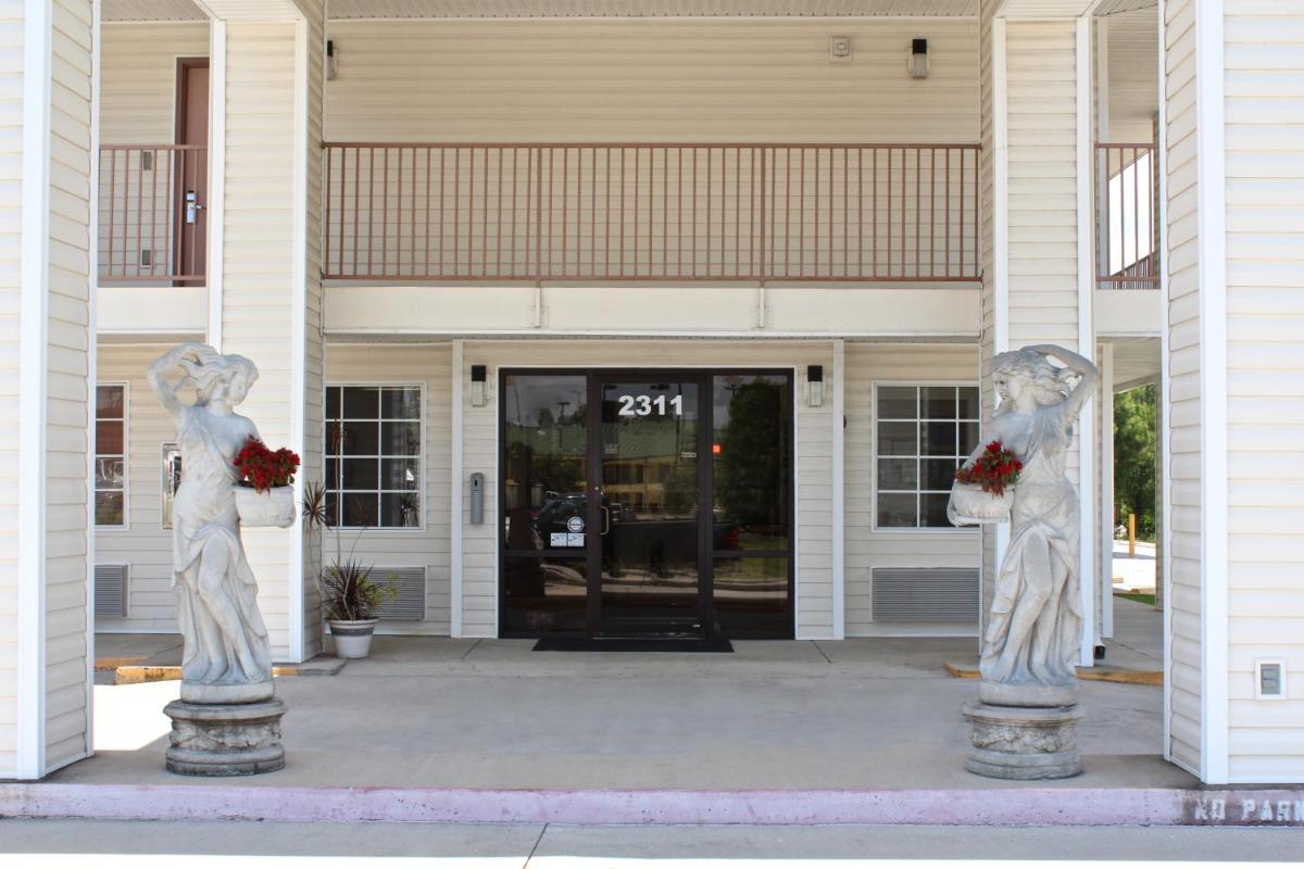 Carom Inn Baton Rouge East - image 2