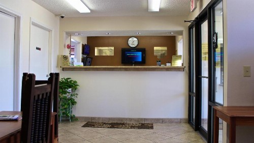 Carom Inn Baton Rouge East - image 9
